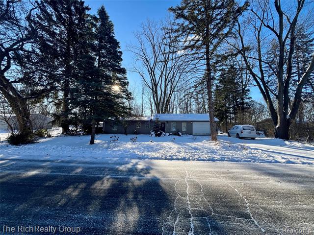 Builiding view one for 1818 Swaney, Walled Lake, MI. 48390