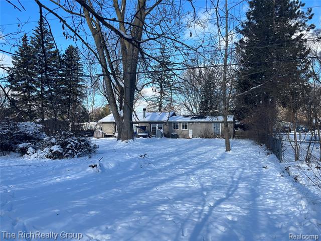 Builiding view three for 1818 Swaney, Walled Lake, MI. 48390