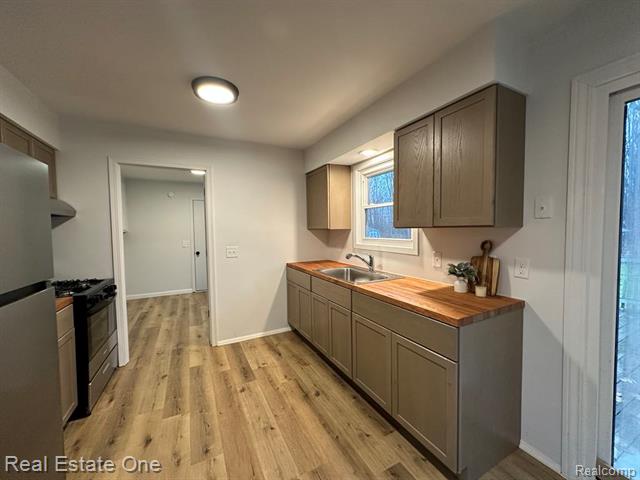 Builiding view four for 1507 Transue, Burton, MI. 48509