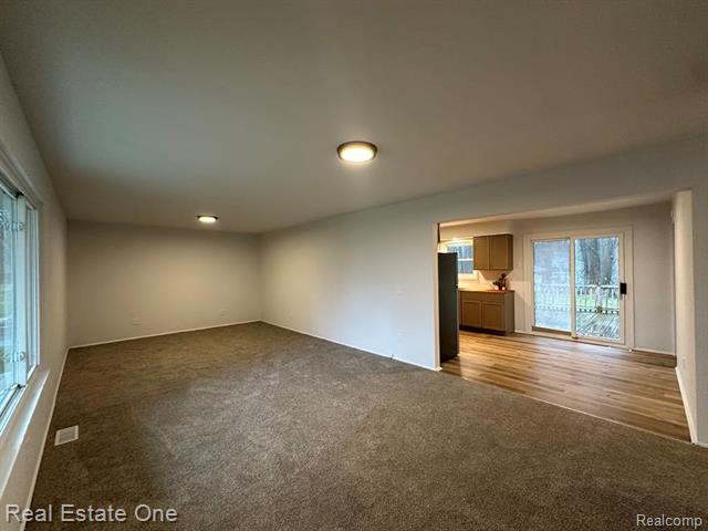 Builiding view one for 1507 Transue, Burton, MI. 48509