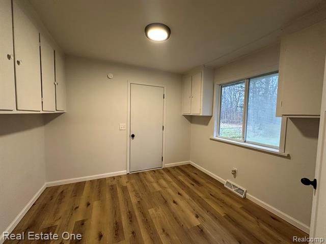 Builiding view seven for 1507 Transue, Burton, MI. 48509