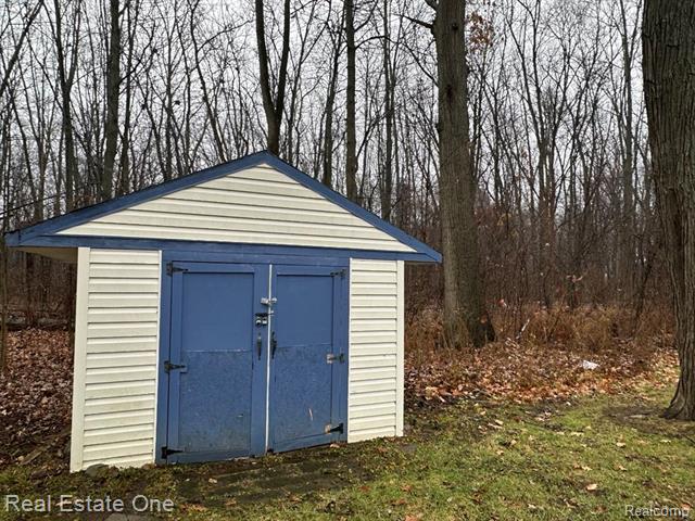 Builiding view twenty five for 1507 Transue, Burton, MI. 48509