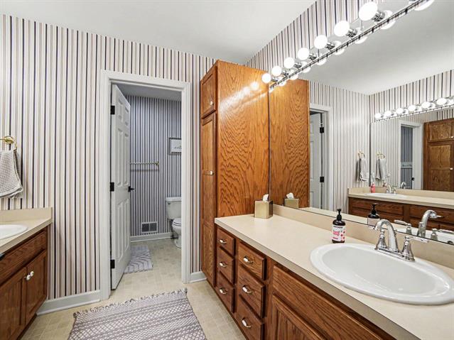 Builiding view thirty five for 19168 Hoffmaster, Spring Lake, MI. 49456