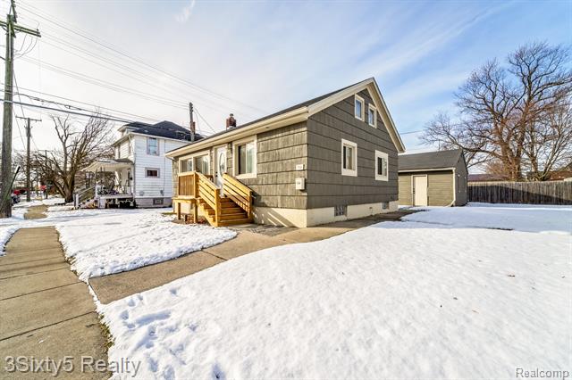 Builiding view two for 314 Half, Monroe, MI. 48161