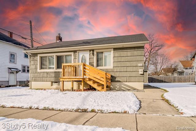 front view for 314 Half, Monroe, Mi. 48161