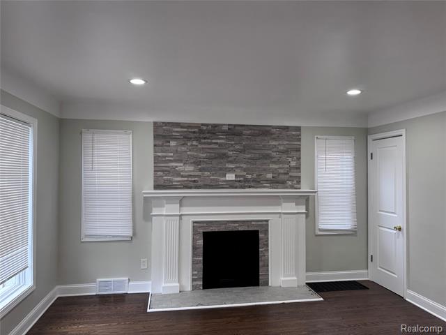 Builiding view ten for 8700 7 Mile, Detroit, MI. 48221