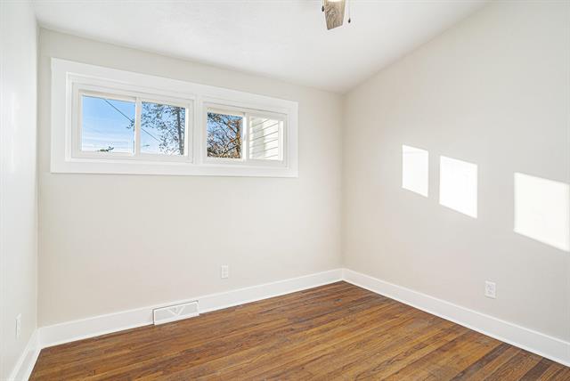 Builiding view ten for 2962 Riverview, Muskegon, MI. 49445