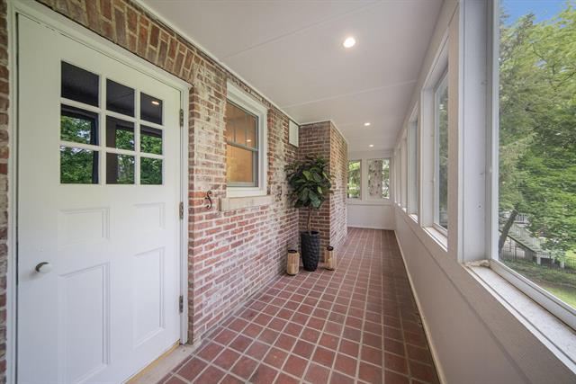 Builiding view eighteen for 809 Berkshire, Ann Arbor, MI. 48104