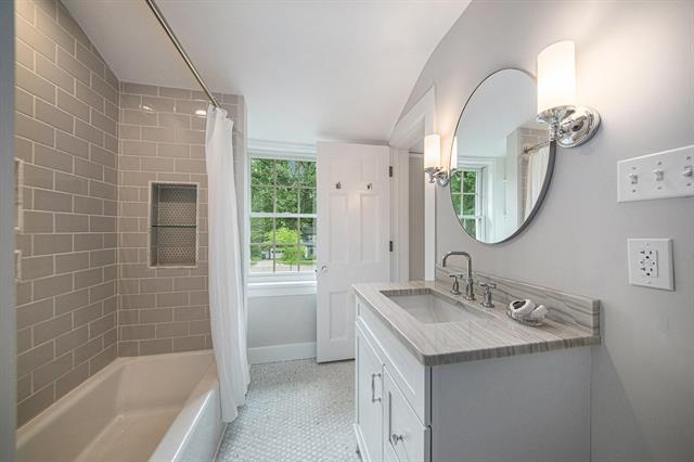 Builiding view fifty for 809 Berkshire, Ann Arbor, MI. 48104