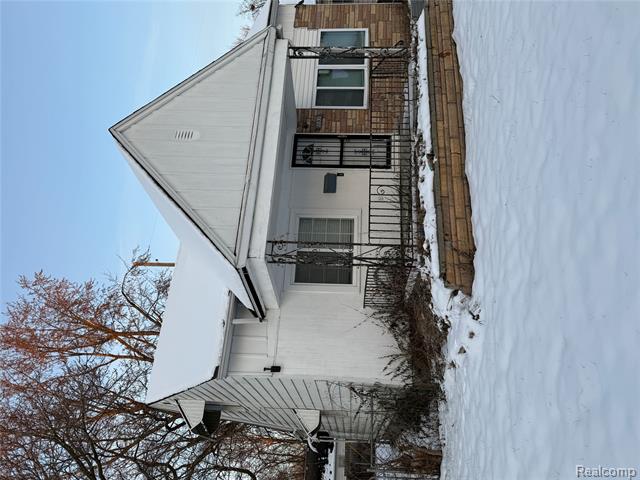 Builiding view one for 2832 Begole, Flint, MI. 48504