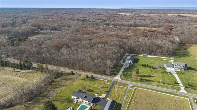 Builiding view nineteen for 6629 East, Three Oaks, MI. 49128