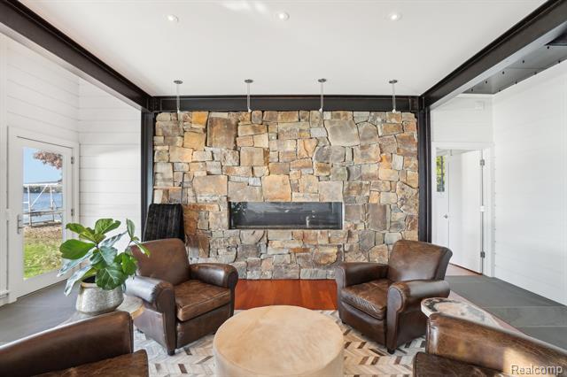 Builiding view five for 12410 Woodhull Landing, Fenton, MI. 48430