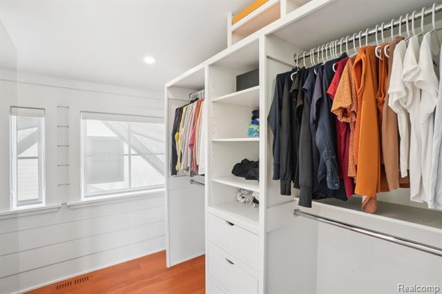 Builiding view forty eight for 12410 Woodhull Landing, Fenton, MI. 48430