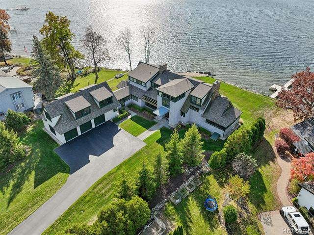 Builiding view one for 12410 Woodhull Landing, Fenton, MI. 48430