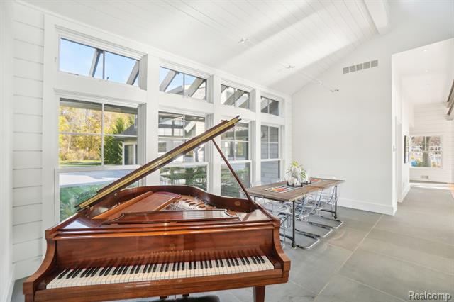 Builiding view seventeen for 12410 Woodhull Landing, Fenton, MI. 48430