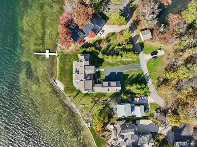 Builiding view sixty five for 12410 Woodhull Landing, Fenton, MI. 48430