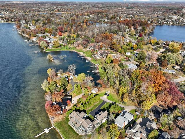 Builiding view sixty four for 12410 Woodhull Landing, Fenton, MI. 48430