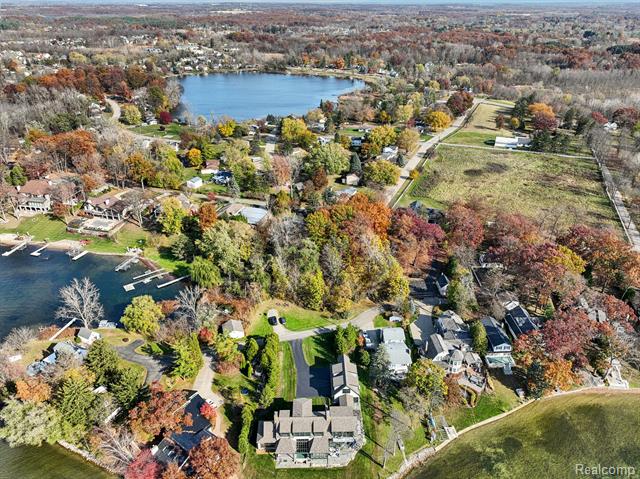 Builiding view sixty three for 12410 Woodhull Landing, Fenton, MI. 48430