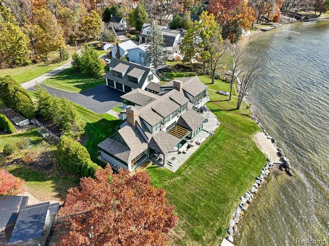 Builiding view sixty two for 12410 Woodhull Landing, Fenton, MI. 48430