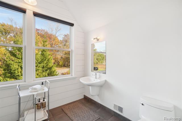 Builiding view thirty one for 12410 Woodhull Landing, Fenton, MI. 48430