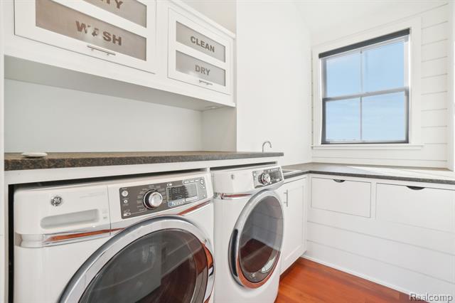 Builiding view thirty seven for 12410 Woodhull Landing, Fenton, MI. 48430