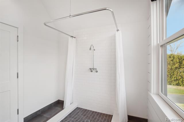 Builiding view thirty two for 12410 Woodhull Landing, Fenton, MI. 48430