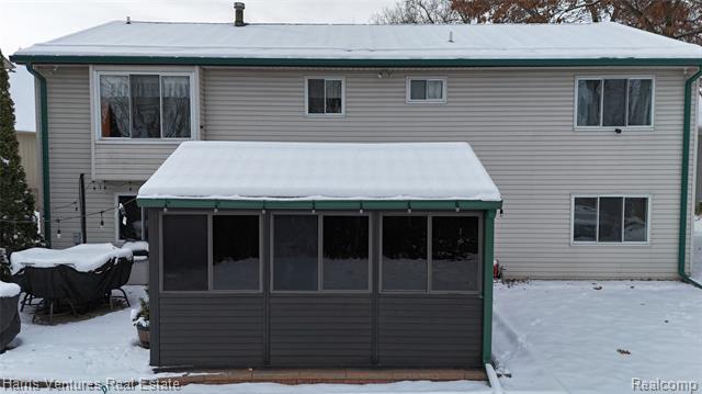 Builiding view four for 1535 Kings Crown, Wixom, MI. 48393