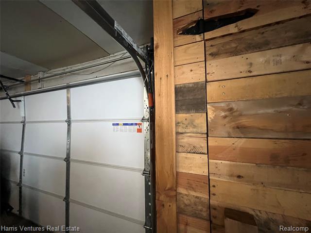 Builiding view thirty one for 1535 Kings Crown, Wixom, MI. 48393