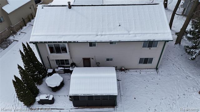 Builiding view three for 1535 Kings Crown, Wixom, MI. 48393