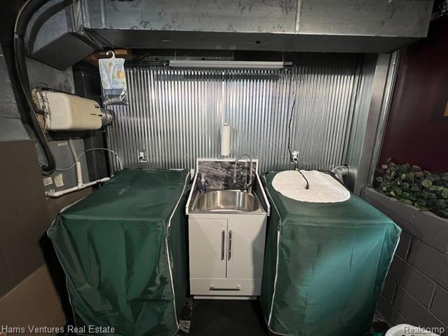 Builiding view twenty eight for 1535 Kings Crown, Wixom, MI. 48393