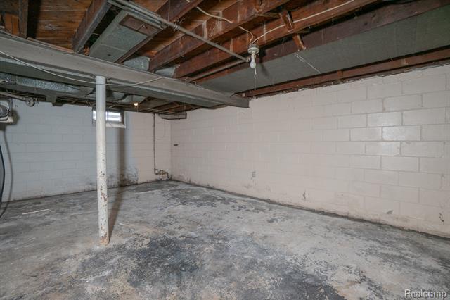 Builiding view eighteen for 13150 Glenfield, Detroit, MI. 48213