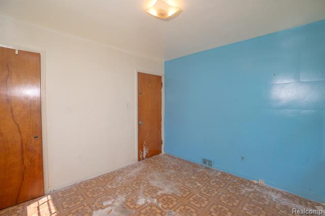 Builiding view fourteen for 13150 Glenfield, Detroit, MI. 48213