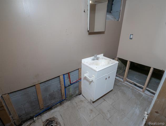 Builiding view sixteen for 13150 Glenfield, Detroit, MI. 48213