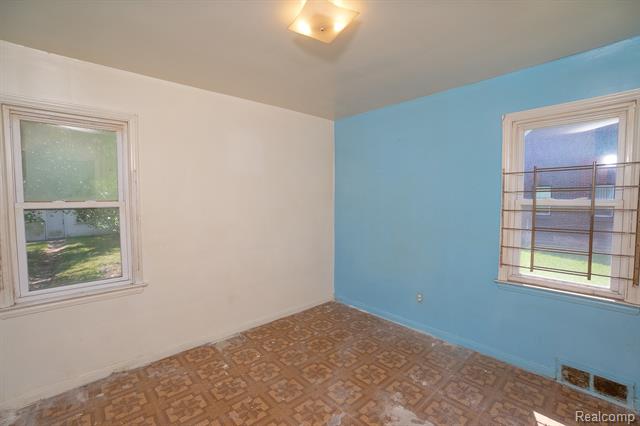 Builiding view thirteen for 13150 Glenfield, Detroit, MI. 48213