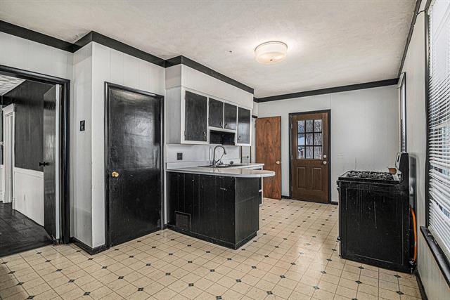 Builiding view nine for 923 Regent, Niles, MI. 49120