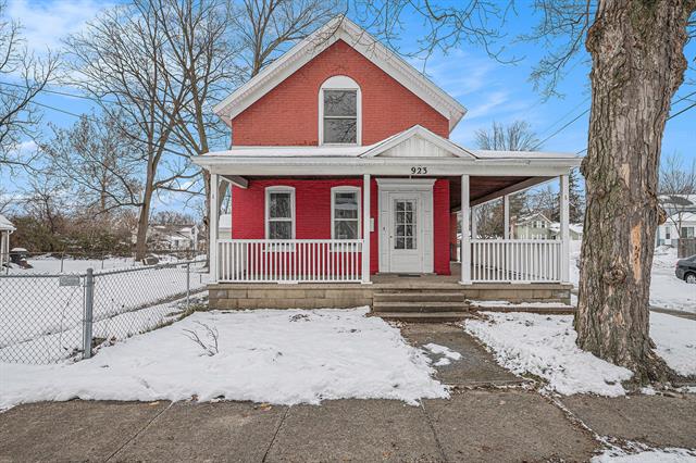 Builiding view one for 923 Regent, Niles, MI. 49120