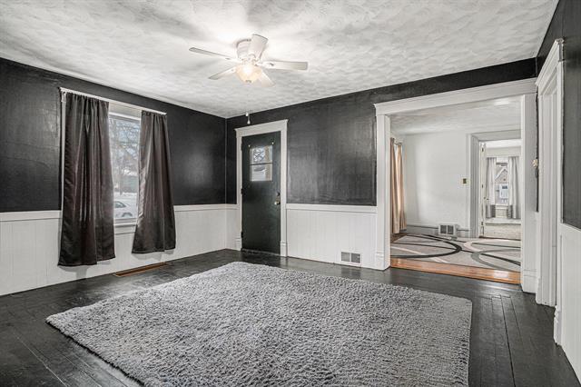 Builiding view seven for 923 Regent, Niles, MI. 49120