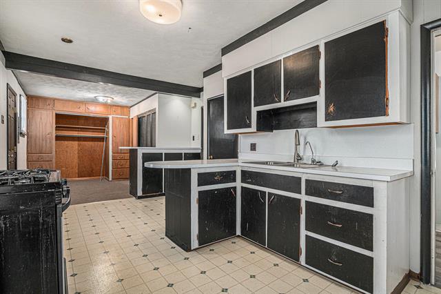 Builiding view ten for 923 Regent, Niles, MI. 49120