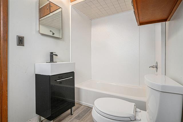 Builiding view twenty for 923 Regent, Niles, MI. 49120