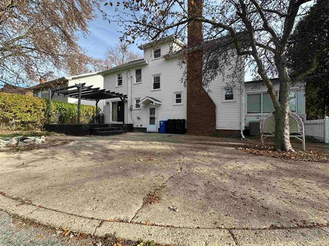 Builiding view four for 203 Ardussi Ave, Saginaw, MI. 48602