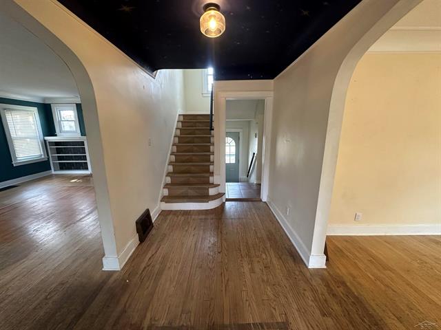 Builiding view nine for 203 Ardussi Ave, Saginaw, MI. 48602