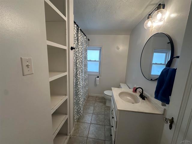 Builiding view sixteen for 203 Ardussi Ave, Saginaw, MI. 48602