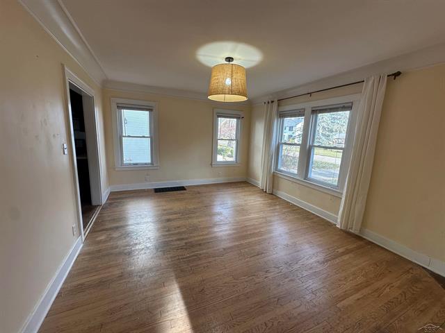 Builiding view ten for 203 Ardussi Ave, Saginaw, MI. 48602