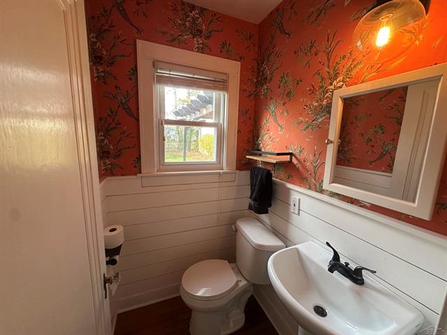 Builiding view thirteen for 203 Ardussi Ave, Saginaw, MI. 48602