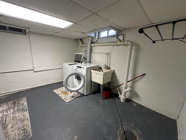 Builiding view twenty three for 203 Ardussi Ave, Saginaw, MI. 48602