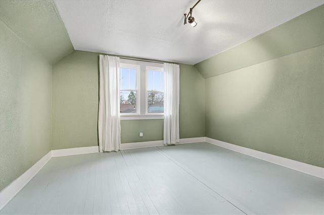 Builiding view eighteen for 1904 North, Kalamazoo, MI. 49006