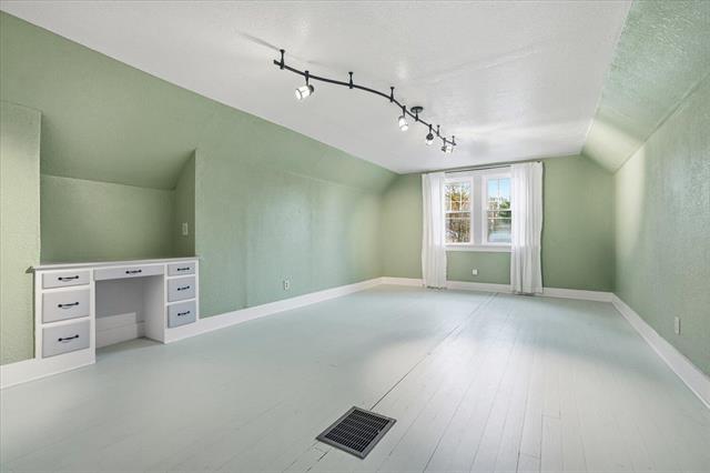 Builiding view seventeen for 1904 North, Kalamazoo, MI. 49006