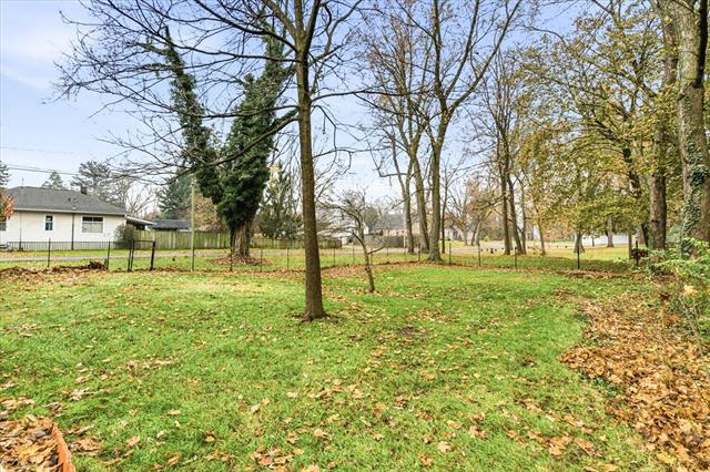 Builiding view thirty nine for 1904 North, Kalamazoo, MI. 49006