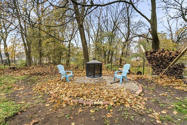 Builiding view thirty three for 1904 North, Kalamazoo, MI. 49006