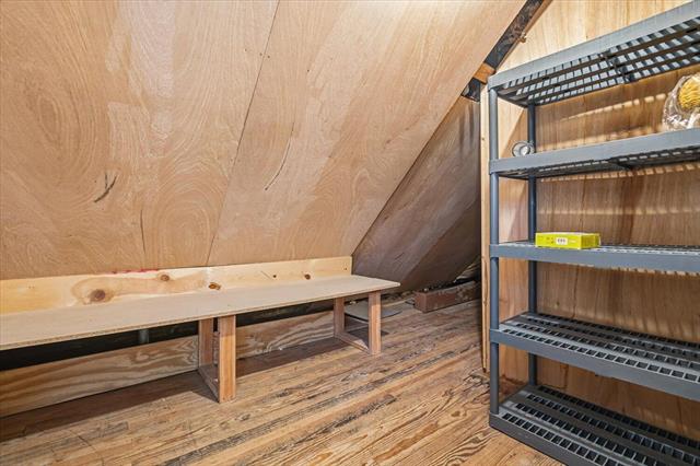 Builiding view twenty one for 1904 North, Kalamazoo, MI. 49006